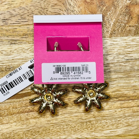 NWT Betsey Johnson - Daisy Drop Earrings - Picture 6 of 9